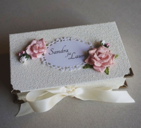 Väiksem rahakarp pulmakingiks. Karbi mõõdud 15*9*3 cm.