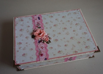 Ehtekarp mõõtudega 32*23*6 cm.