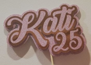 Mitmekihiline topper glitter- ja peegelkartongist